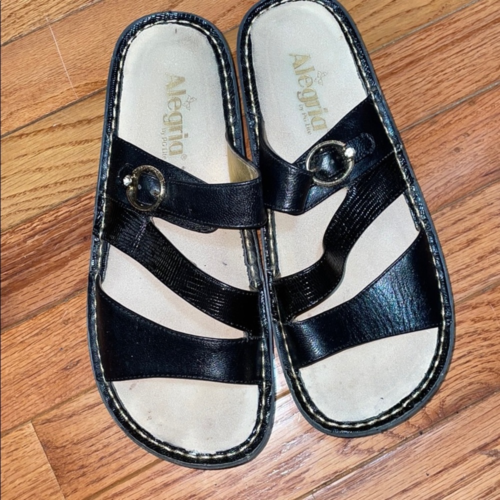 Algeria Slip-On Sandals